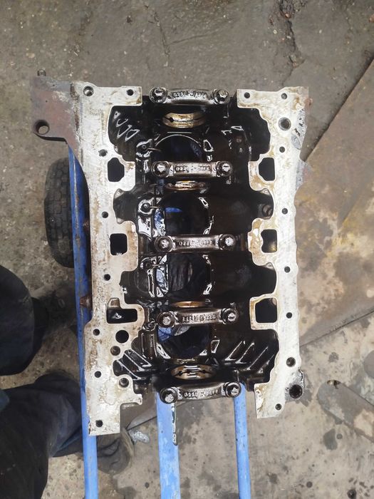 Vand Bloc motor 2.3 si 4 Pistoane cu biele Renault Master 3