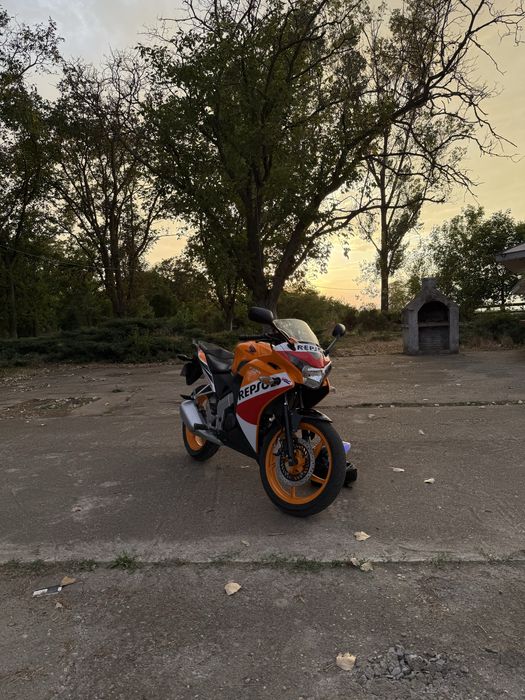 Honda cbr 125r repsol