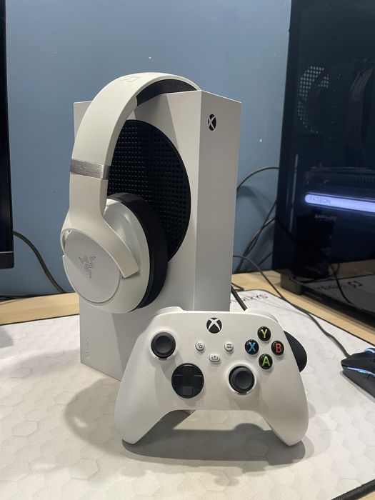 Xbox Series S + Casti 5.1 Surround Razer + Adaptor tastatura si mouse