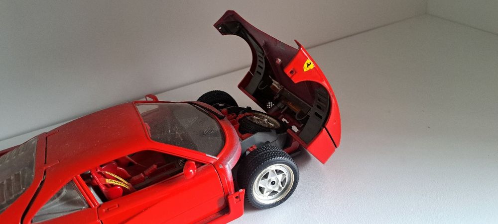 Machetă Ferrari F40 (1987) – Bburago, scara 1:18, Made in Italy