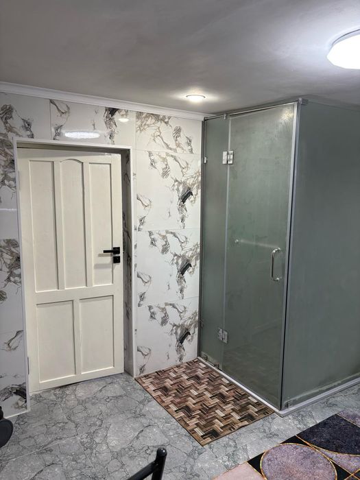 Душевая кабина хорошем состоянии