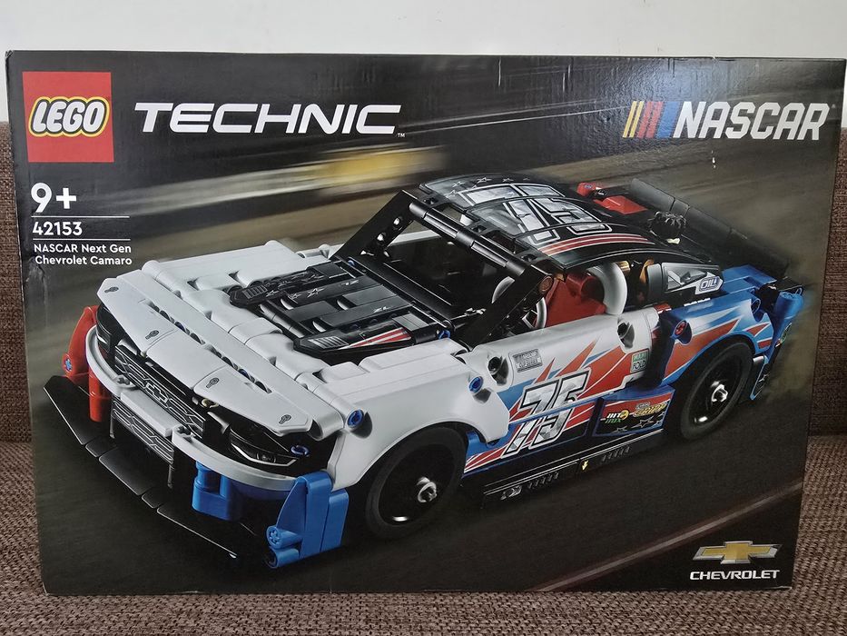 LEGO Technic - NASCAR Next Gen Chevrolet Camaro ZL1 42153, 672 piese