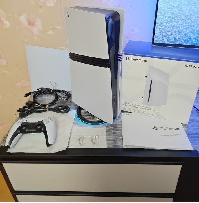 Playstation 5 PRO 2tb с дисководом, вертикальная подставка rgb,1 игра