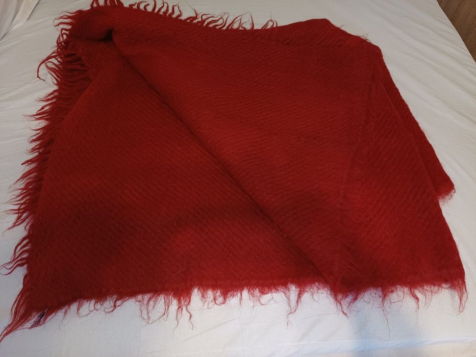 Cerga rosie lana taraneasca 200×140cm plus una 150x60cm