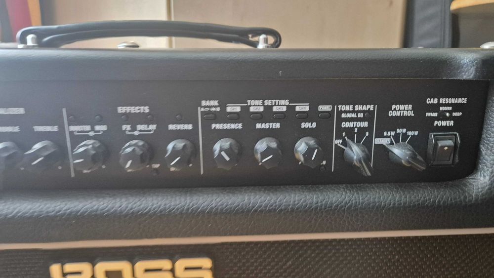 BOSS Katana Artist MKII 100W + Footswith Xsonic Airstep Kat Edition