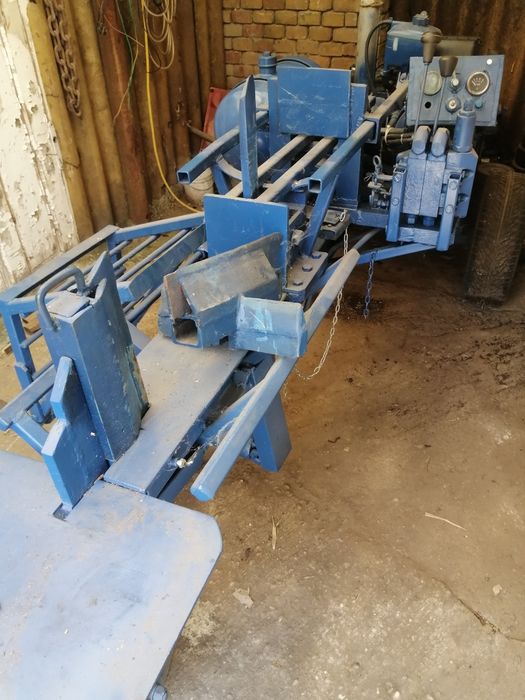 Vînd despicator de lemne motor diesel  Timiș