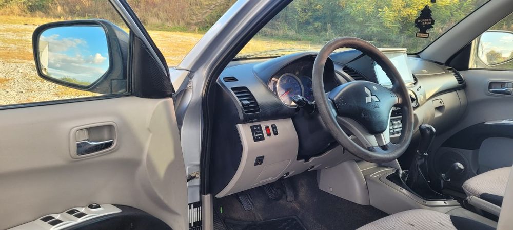 Mitsubishi L200 cu hardtop