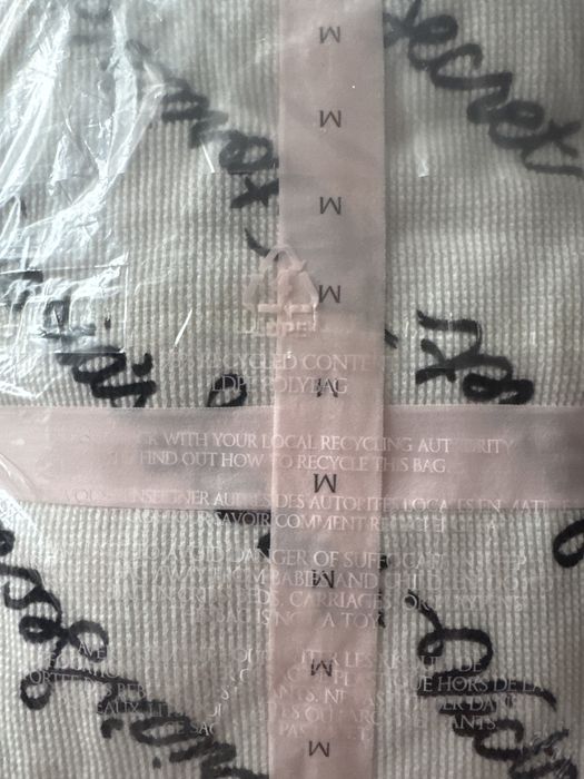 Victoria’s Secret, pijama noua cu eticheta