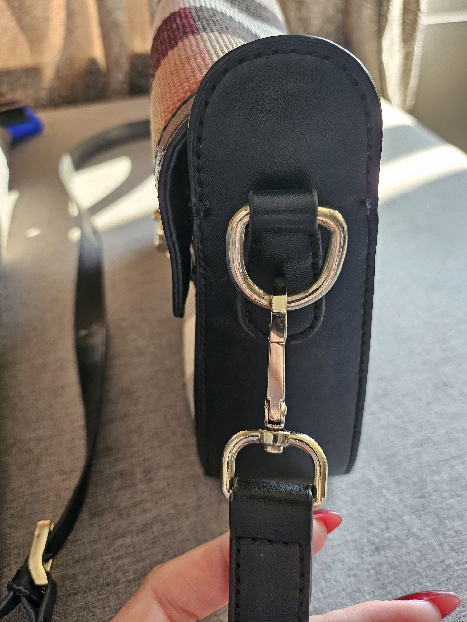 Чанти до 350лв (Valentino; Burberry)