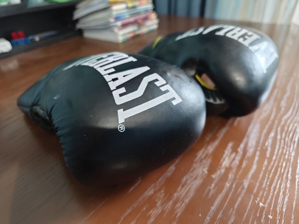 Перчатки боксерские Everlast