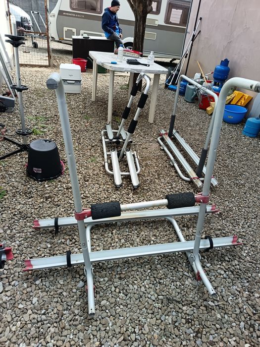 Vând suporți/suport biciclete pentru rulote