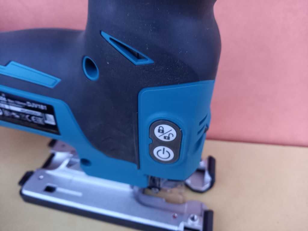 Makita DJV181 - акумолаторен прободен трион /Зеге/18V