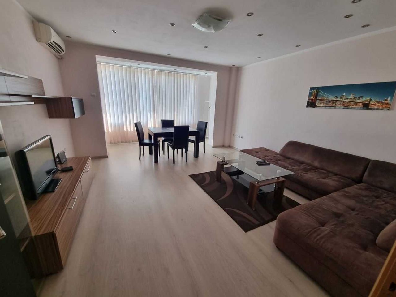 Дава се под наем Тристаен апартамент в Пловдив, Кършияка - 110 кв.м за 550 € - Снимка #1