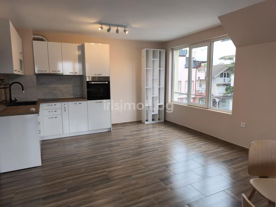 Под наем двустаен, €630, 65кв.м. в Редута