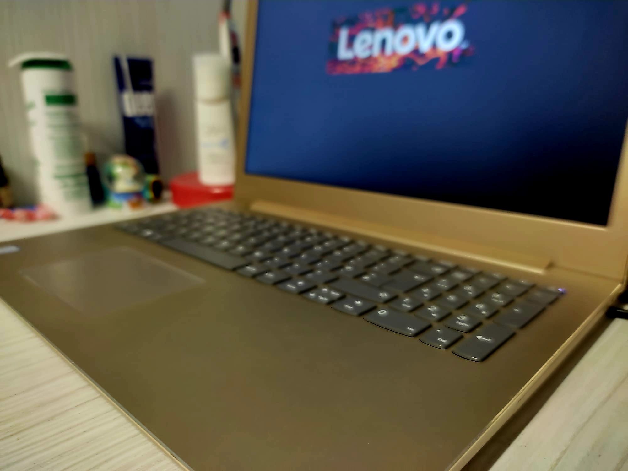 Laptop Lenovo IdeaPad 520-15IKB cu procesor Intel® Core™ i3-7100U 2.40