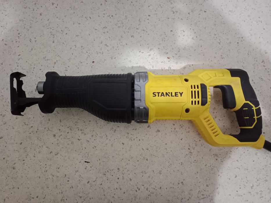 Сабельная пила Stanley SPT900