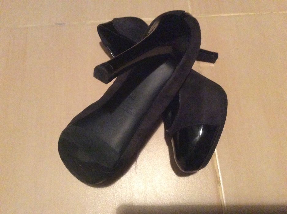 Женские черные туфли