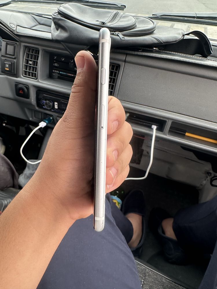 Iphone se 2020 xolati zor narxini otb beraman