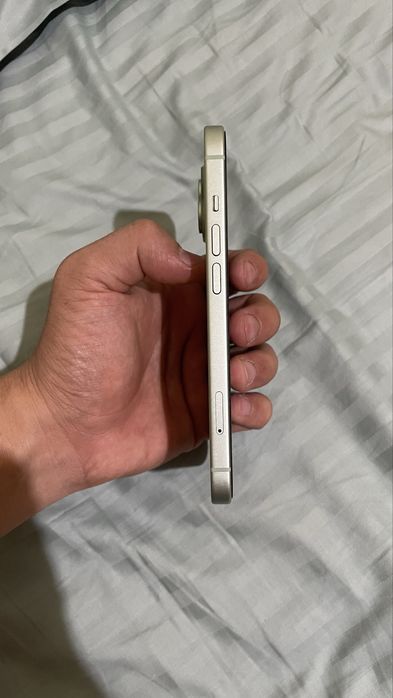 Iphone 15 mentoloviy svet