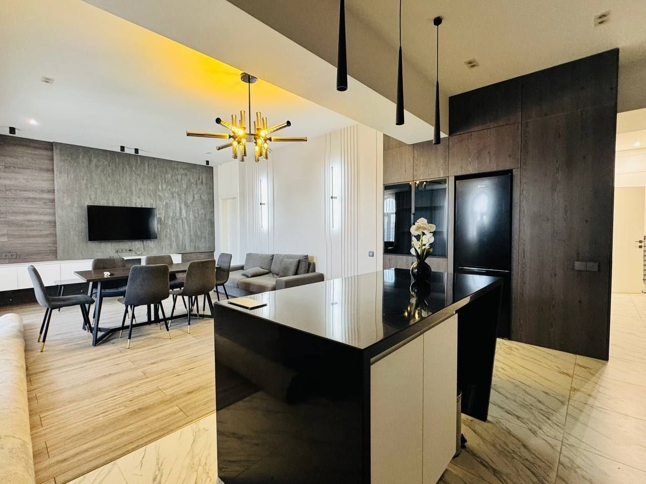 Срочно продается 2х ком квартира, ЖК Орзу, ор-р: ул.Нукусская, 82 м²