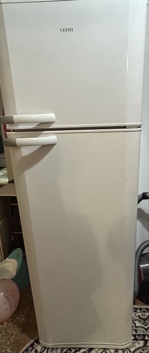 Холодильник vestel