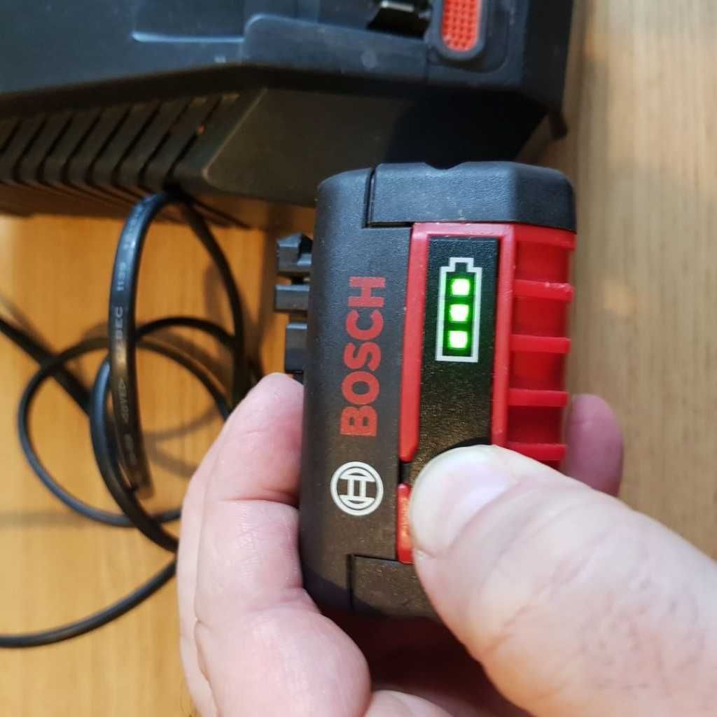 Батерии и зарядно устройство Девалт,  Бош, Bosch GBA 18V