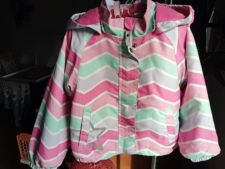 Jacheta cu gluga detașabilă