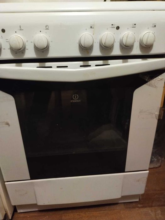плита электрическая Indesit Новая