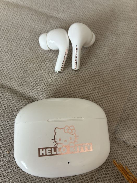 Casti Hello Kitty