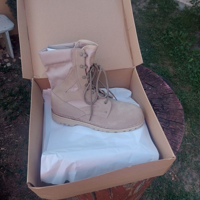 De vânzare bocanci militari romanesti