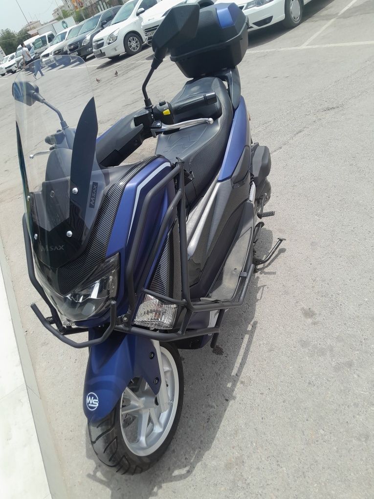 N MAX 150 kubli skutr sotiladi