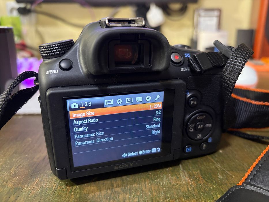 Sony Alpha 58 DSLR + Metz 52 AF-1