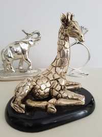 Girafa placata cu argint