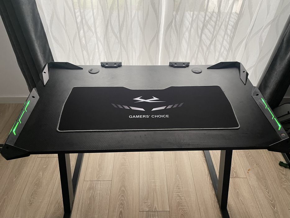 Birou Gaming Nou, iluminare LED, suport pahar, suport casti