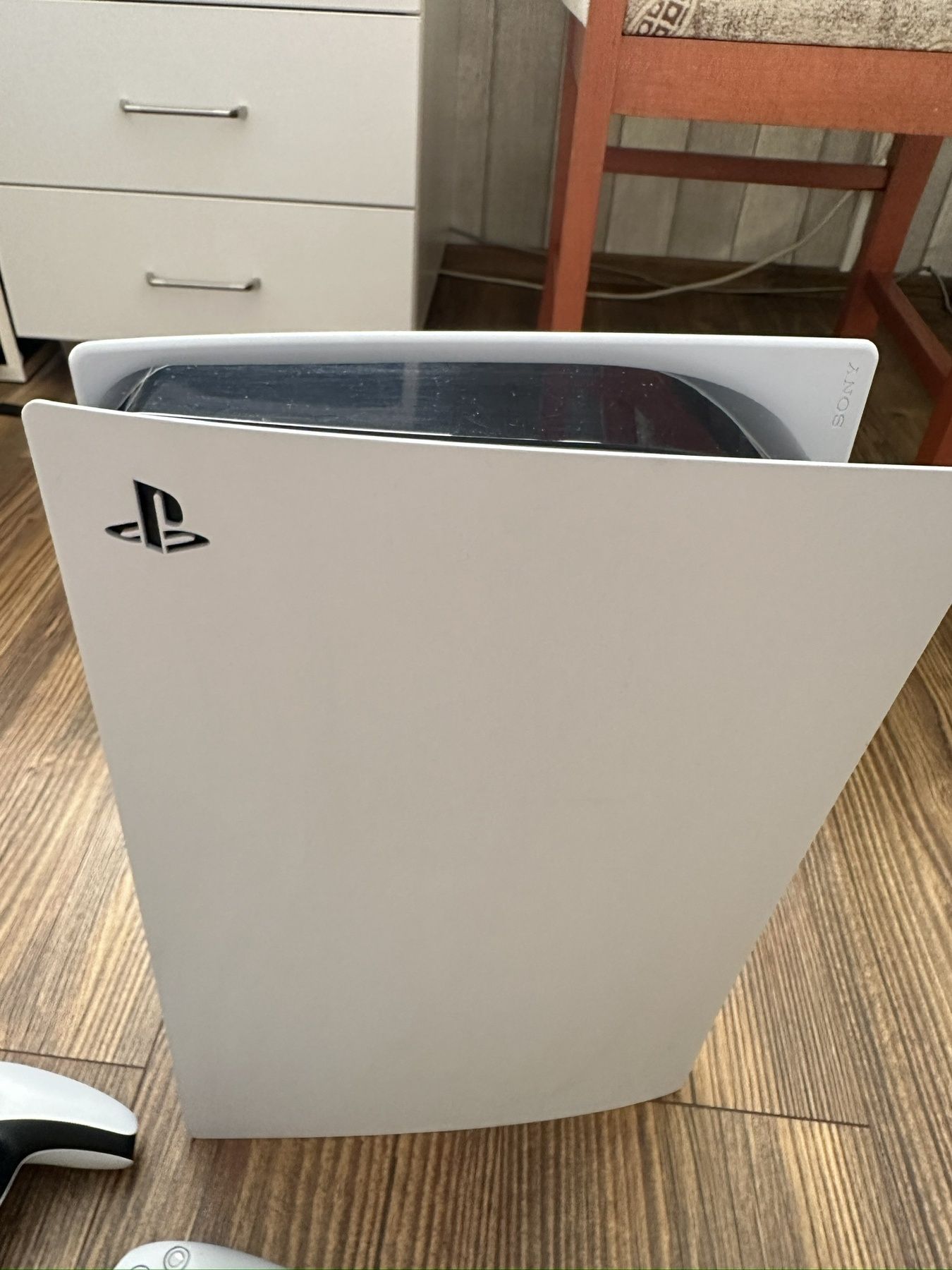 PlayStation5 като нов с гаранция до декември 2025г. и игри.