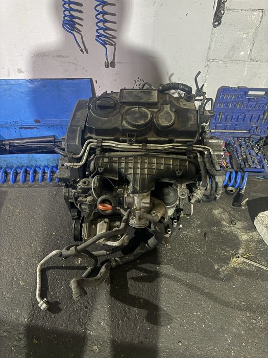 Dezmembrez motor 2.0 BMR