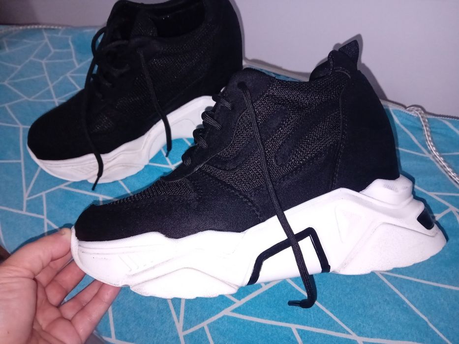 Adidasi cu platforma