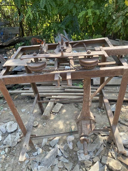 Vând masinarie de facut arcade la mana