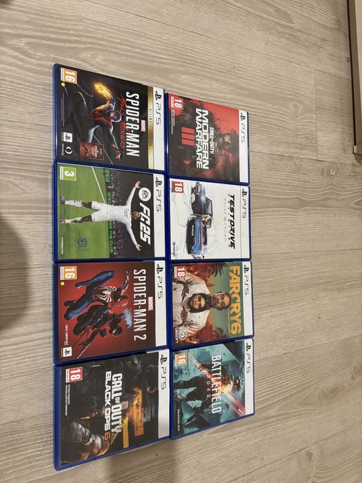 Продавам Плейстейшън 5 (8 игри + джойстик)