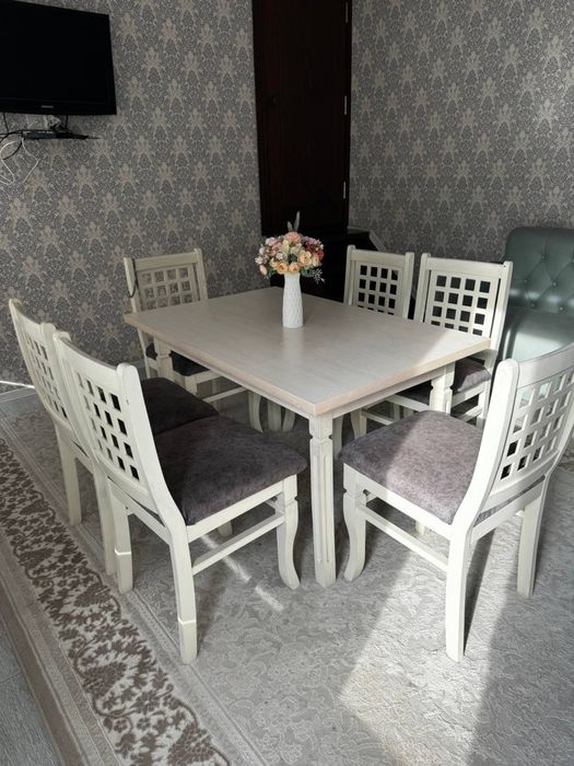 Продается стол стул в хорошем состоянии.