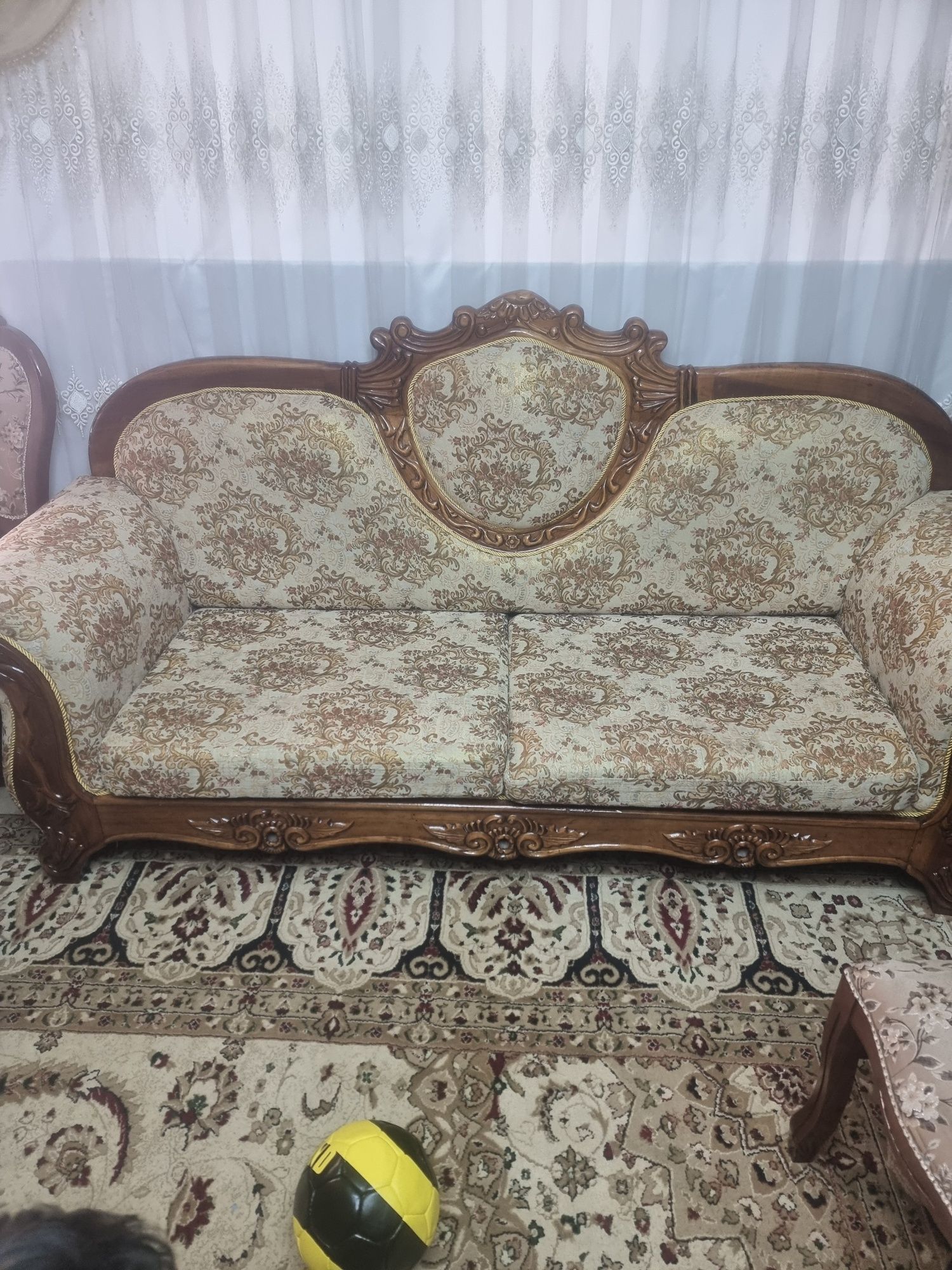 Продаётся срочно диван и кресло, 2 дивана и 1 кресло.