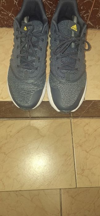 Продавам маратонки adidas