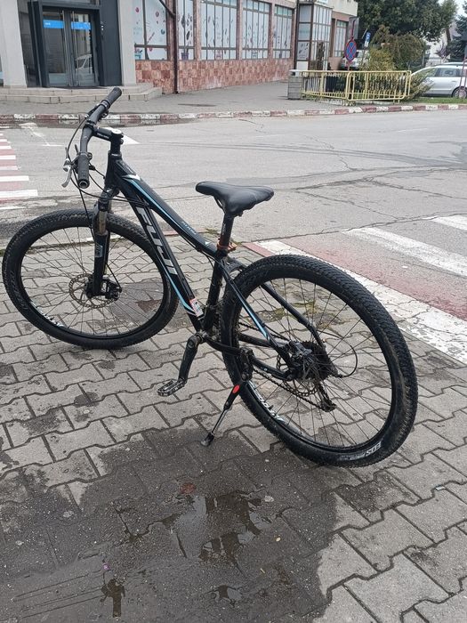 Vând bicicleta  fuji