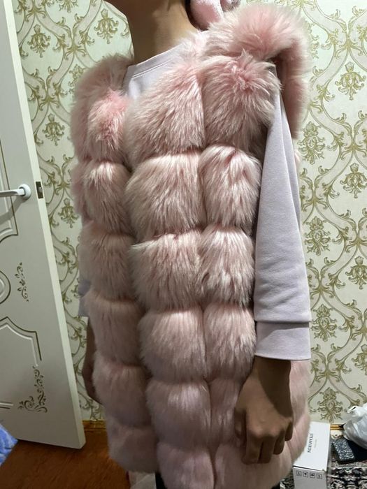 Детская яркая жилетка из эко меха, пудровая, розовая, очень красивая