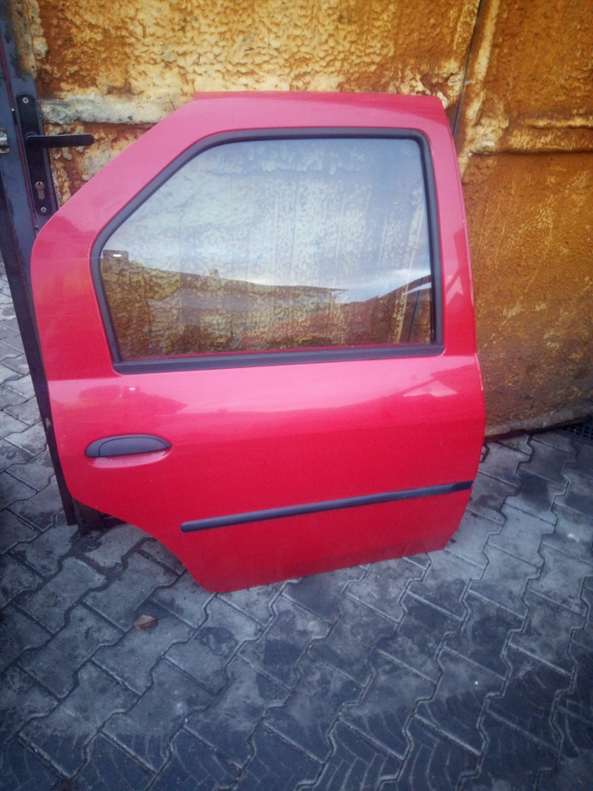 Ușă dreaptaspate Dacia Logan 1