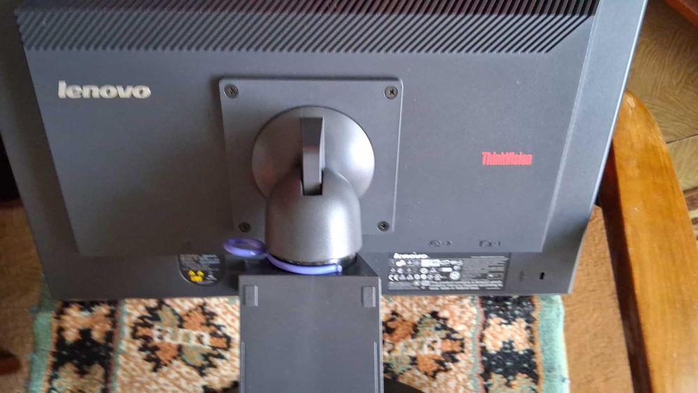 Monitor LCD Lenovo 19"