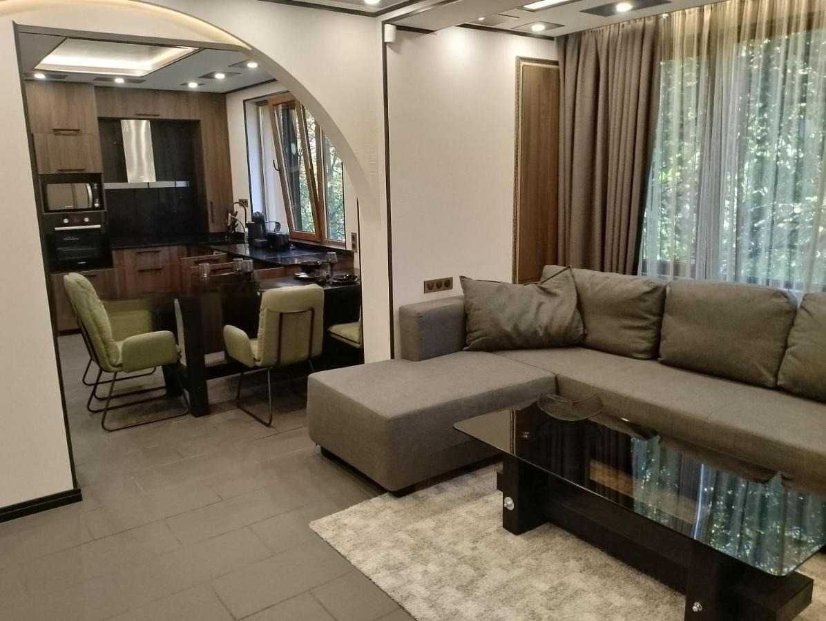 Дава се под наем Двустаен апартамент в София, Изток - 70 кв.м за 990 € - Снимка #4