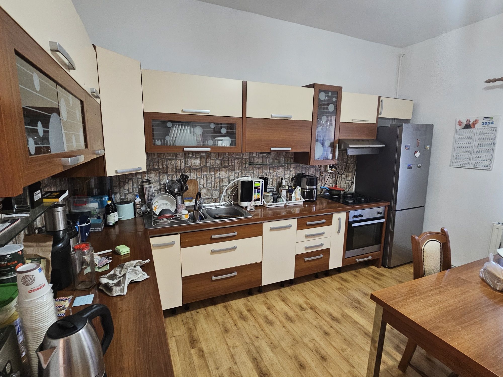 Vând casa cu garaj si 739 mp de teren