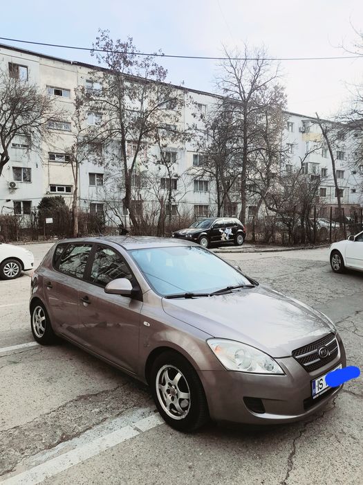 Kia ceed 1.6 diesel acte la zi.înmatriculată