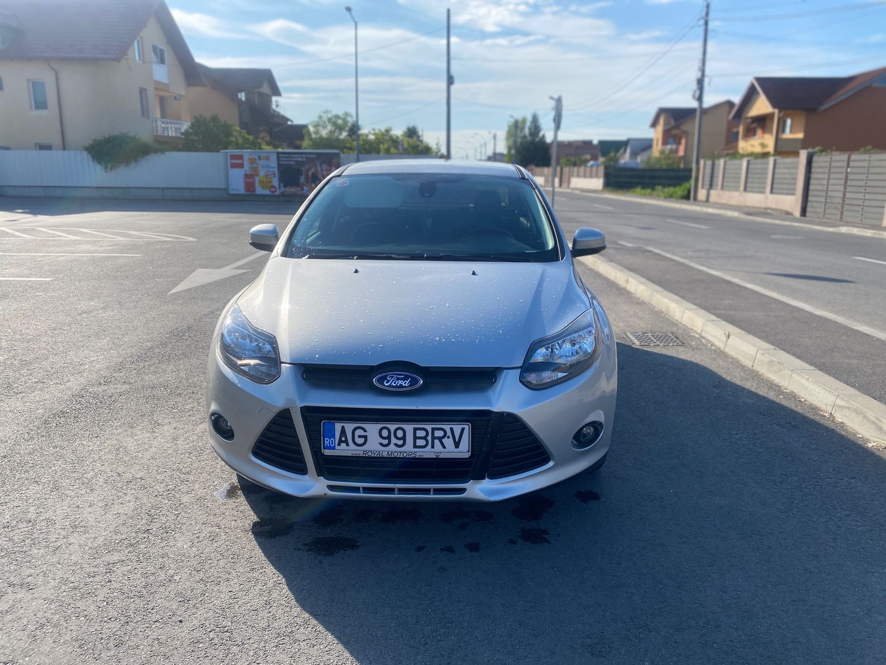 Ford Focus Vând/schimb Ford focus 1lt 125cp